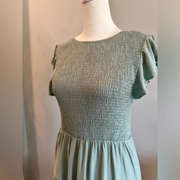 Medium Zesica sage green smocked maxi dress pockets boho cottagecore boutique - Picture 9 of 10